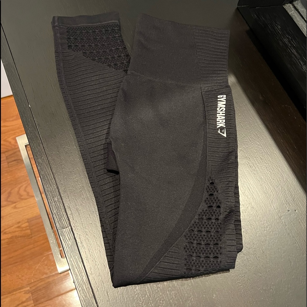Gymshark energy seamless leggings. Black. Size small.